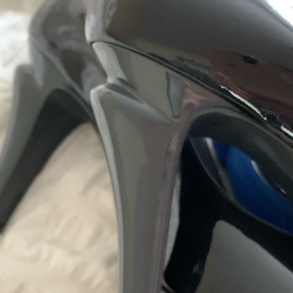 Chanel two toned black & grey high heel shoes 38.5 - Picture 5 of 10